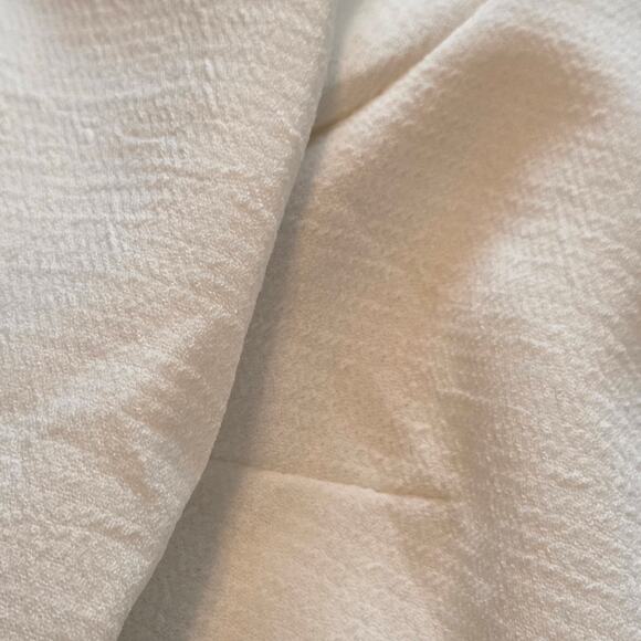 Do + Be White Blouse Bell Sleeves, Button Keyhole Closure in back, textured sz L - Picture 10 of 10